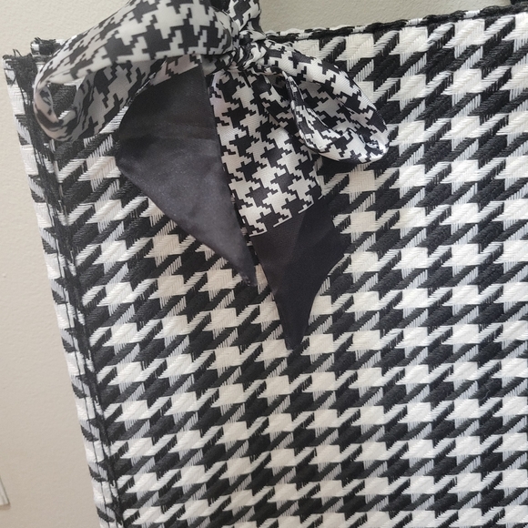 Houndstooth boutique fabric medium size tote. - Picture 6 of 7
